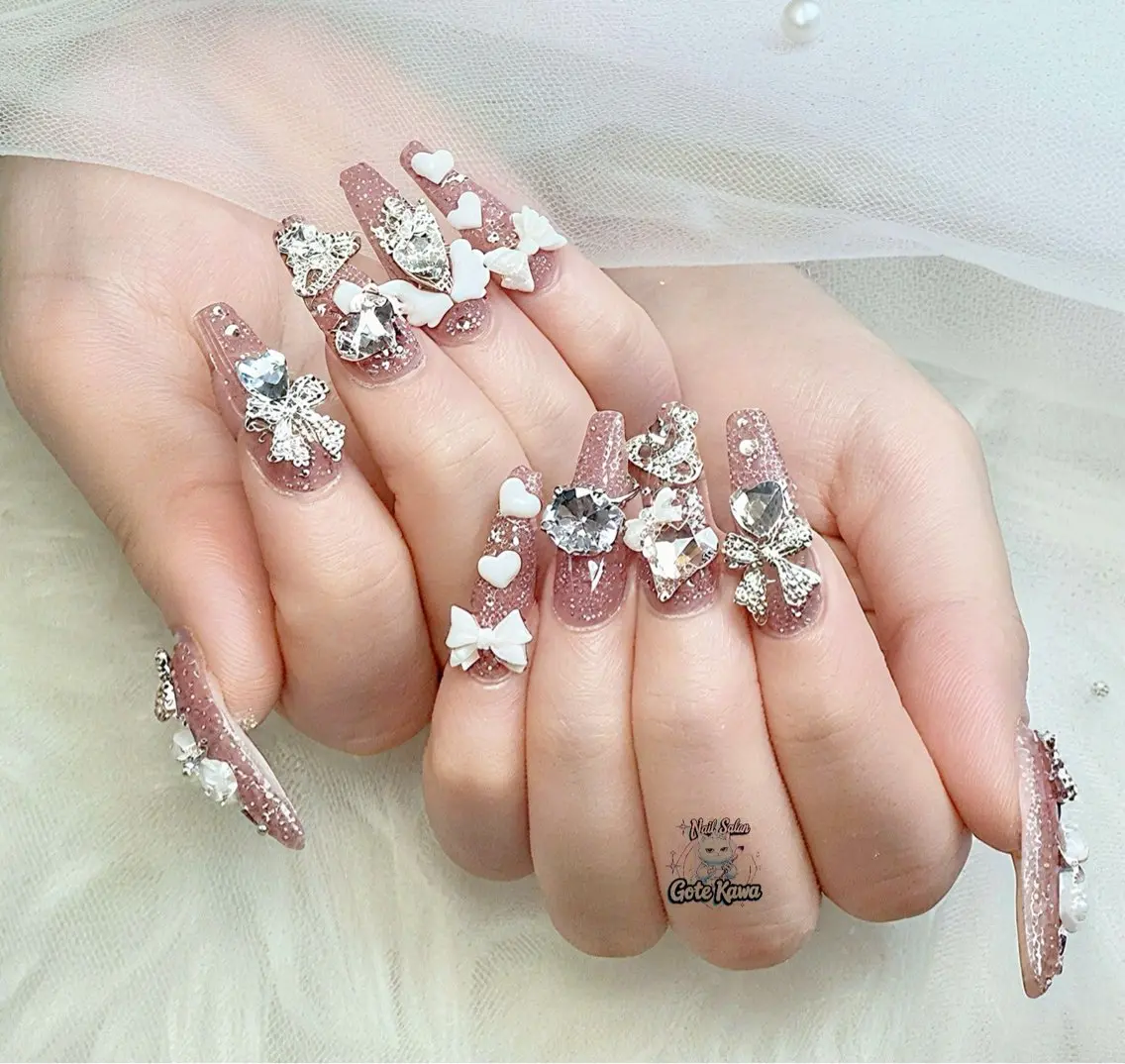 ネイル アートネイル オーロラネイル ボルドー チークネイル フレンチネイル ハンドネイル ハンドケア Gote Kawa nail salonのネイルデザイン