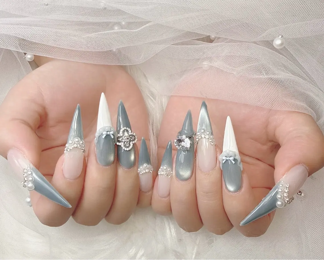 ネイル オーロラネイル クリアネイル フレンチネイル ジェルネイル ガーリー ハンドネイル Sakura Nail Salonのネイルデザイン