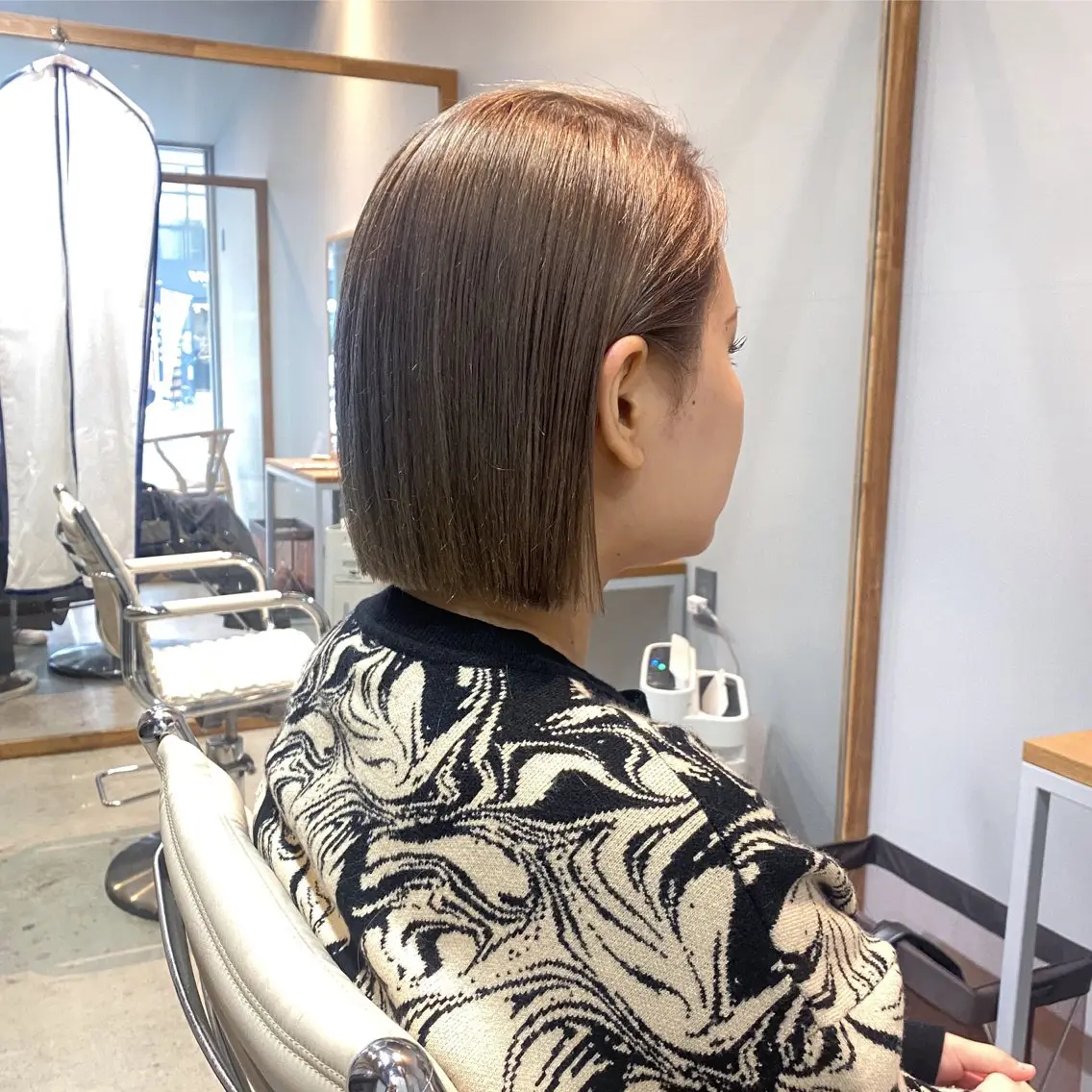 ショート カラー 切りっぱなしボブ シルバー ボブ カット ヘアカラー shiga mariaのヘアスタイル