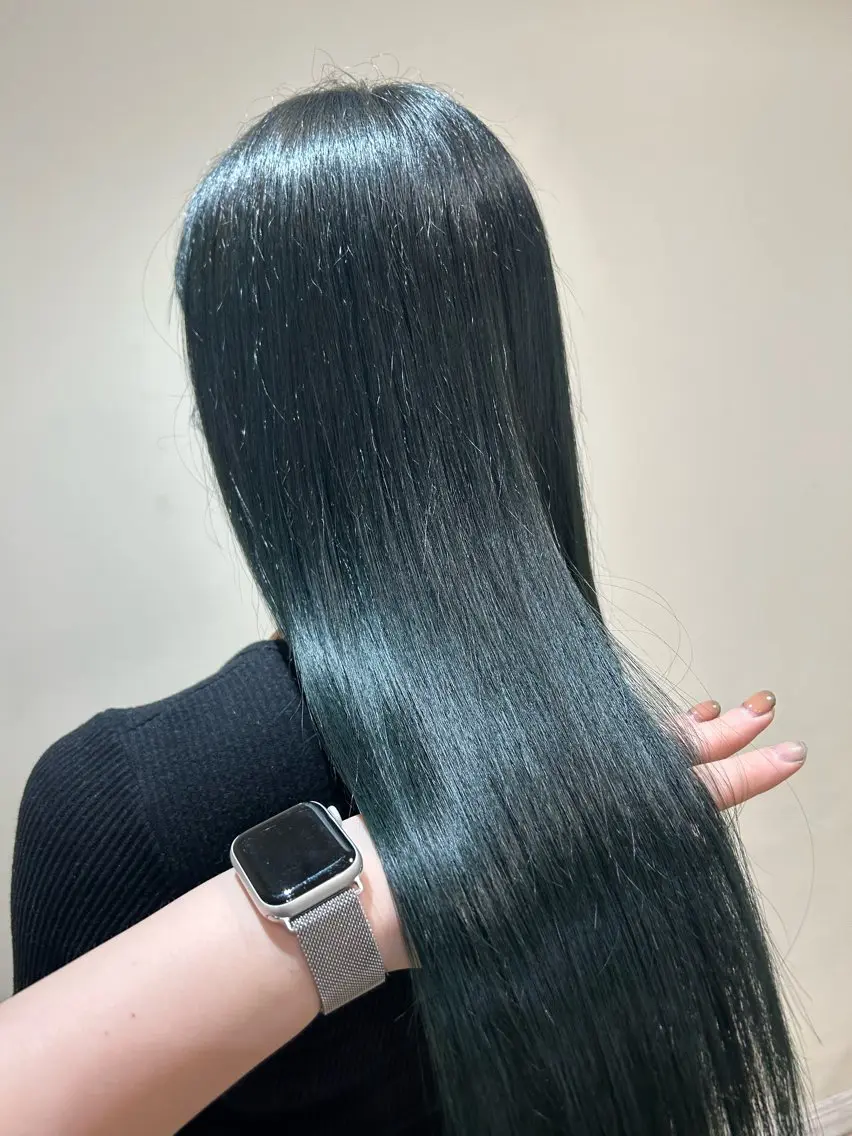 ロング カラー ブリーチ ブルーカラー ブリーチなしカラー maya ( マヤ )のヘアスタイル