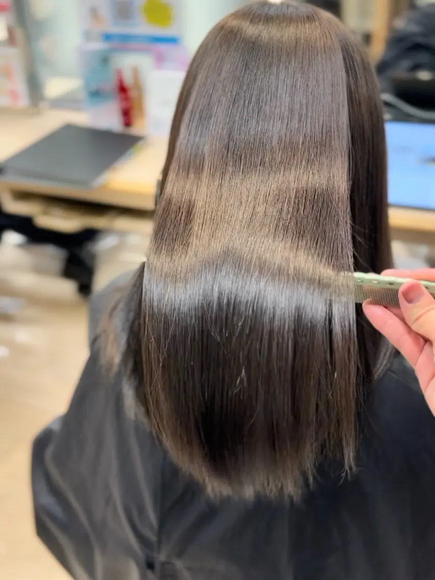 ロング ヘアカラー 岡田 和馬のヘアスタイル