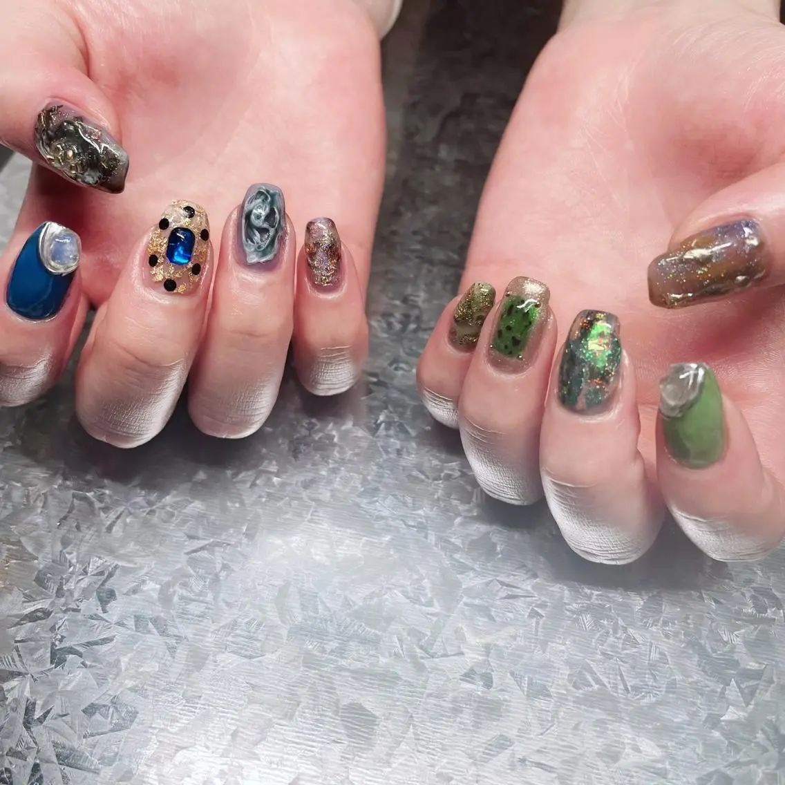 ネイル オーロラネイル 氷ネイル・うるうるネイル 韓国ネイル マグネットネイル ミラーネイル ハンドネイル VOLLMOND nailのネイルデザイン