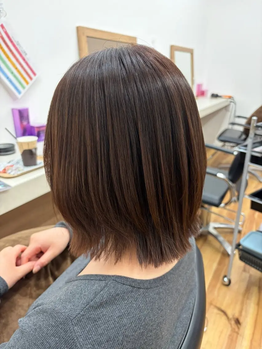 ミディアム 切りっぱなしボブ ボブ くびれヘア レイヤーカット ヘアカラー 鈴木 陽菜のヘアスタイル