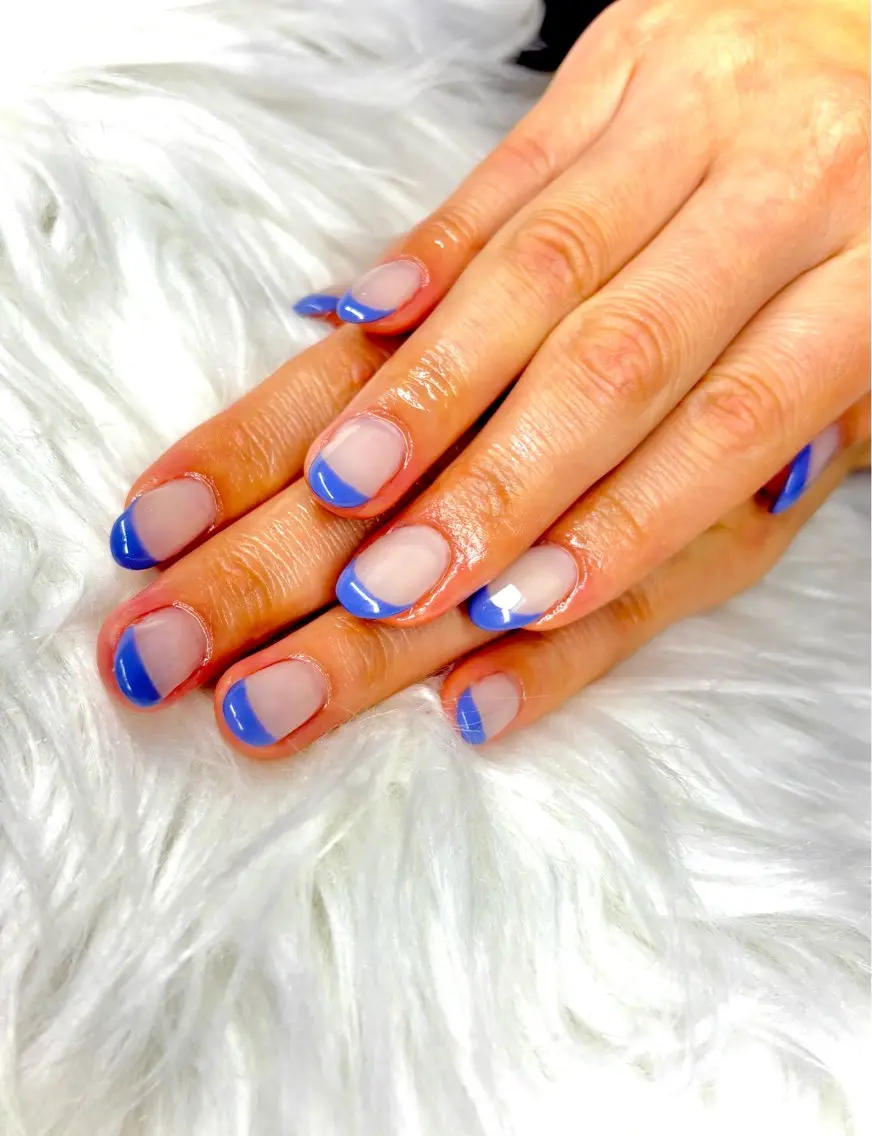シンプル可愛いフレンチネイル🦋(オフ込み)の写真