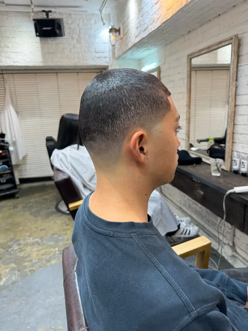 ショート パーマ メンズ センターパート ダウンパーマ フェードカット メンズハイライト メンズパーマ カット パーマ トリートメント 💈メンズ特化💈 TASUKUのヘアスタイル