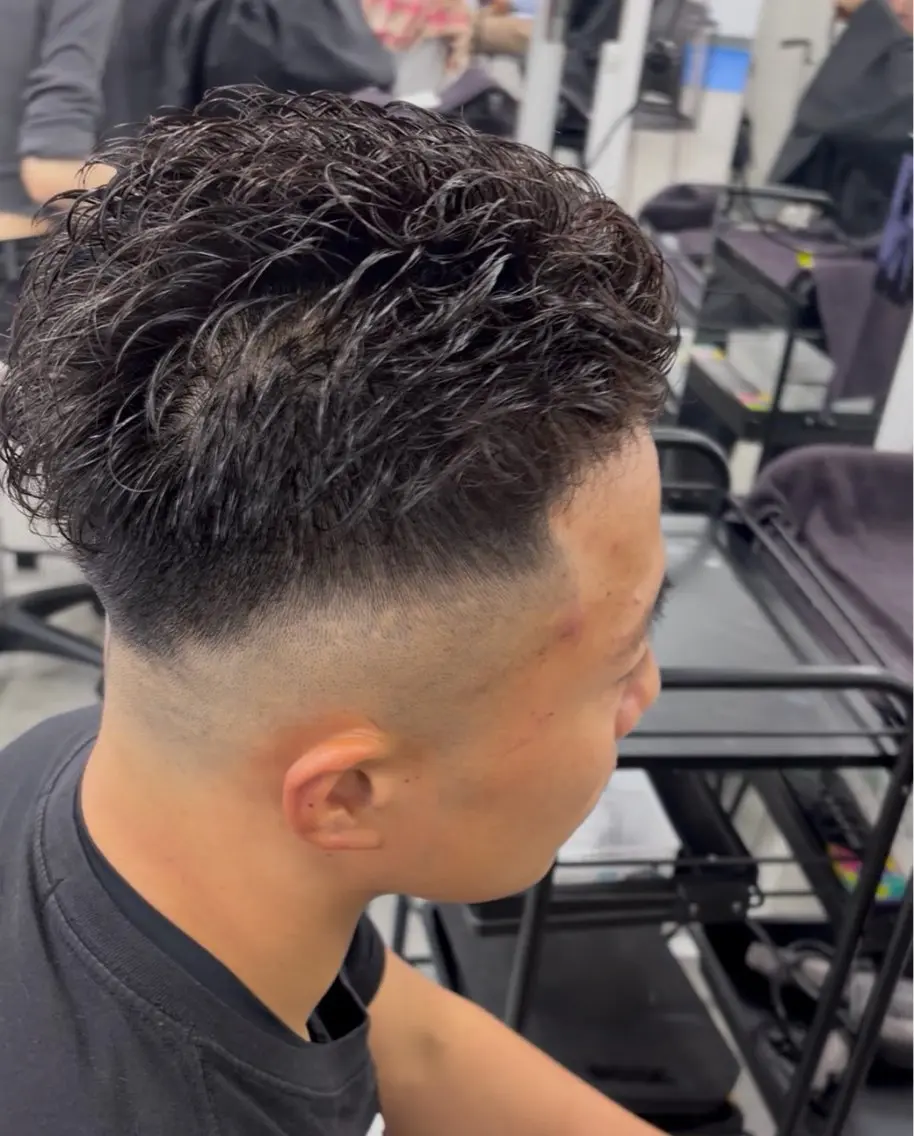 ショート パーマ メンズ フェードカット メンズパーマ スキンフェード カット パーマ メンズパーマカット 達人/涼のヘアスタイル
