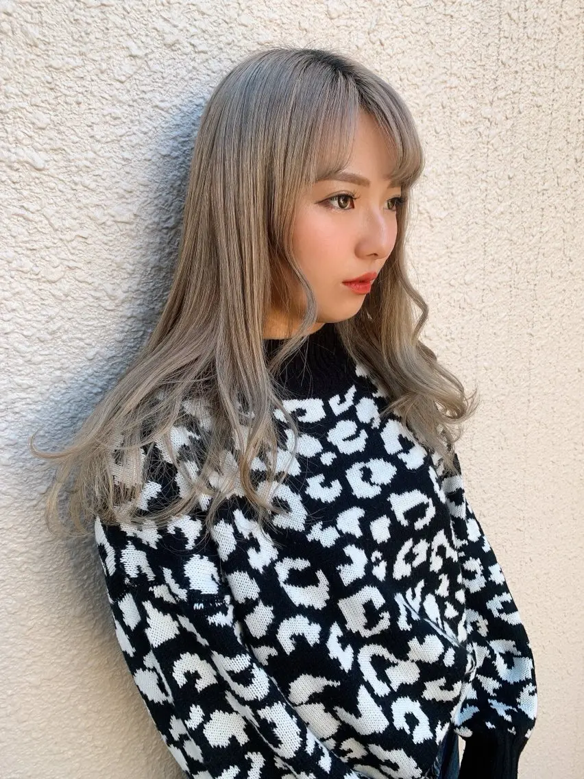 ロング カラー アッシュ ベージュカラー ブリーチ ダブルカラー 汐見 悠佑のヘアスタイル