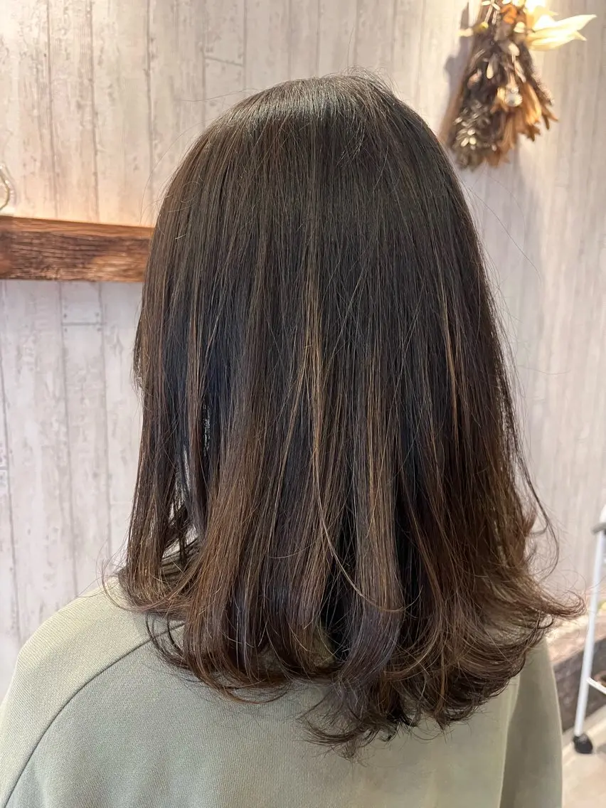 カラー ハイライトカラー 坂井 アシスタントのヘアスタイル