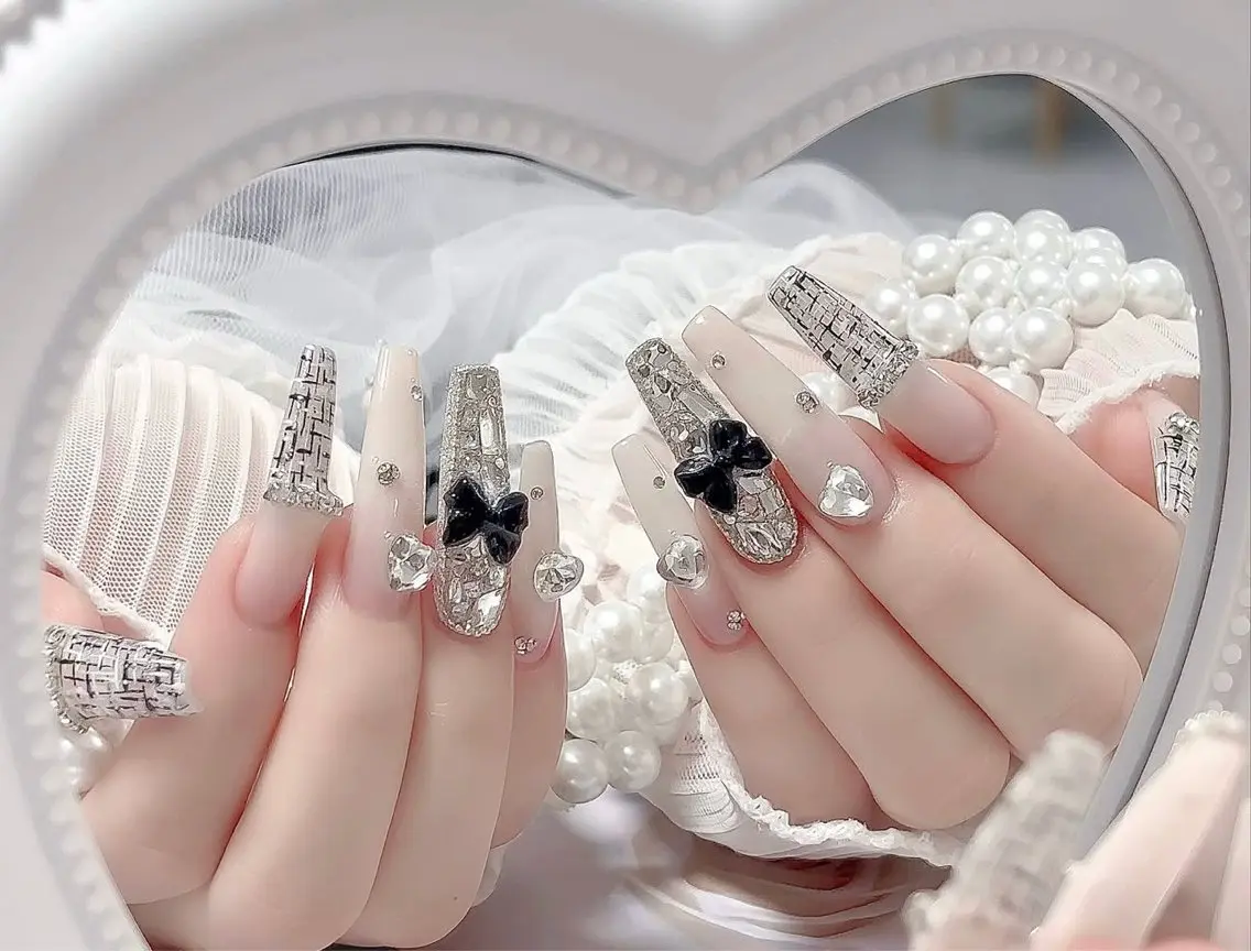 ネイル オーロラネイル フレンチネイル ジェルネイル ハロウィン キラキラネイル ハンドネイル H.baby Nail Salonのネイルデザイン