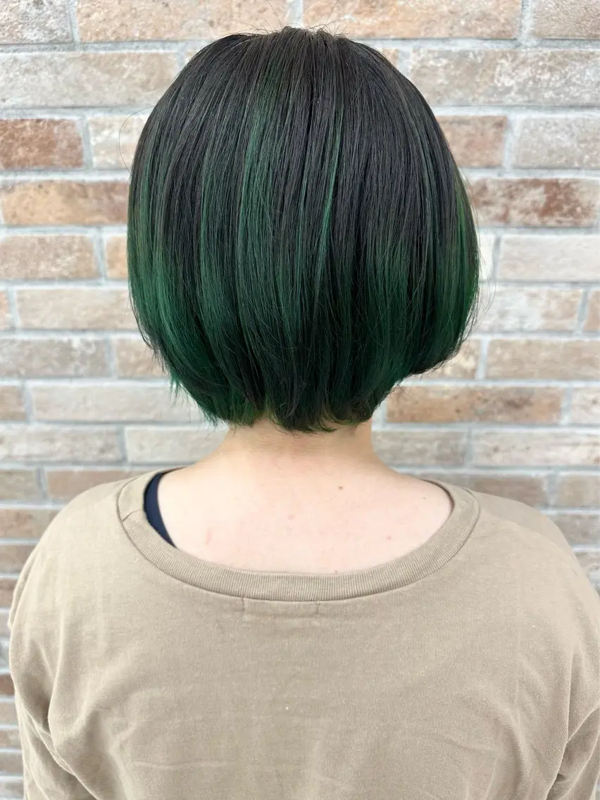ショート カラー ブリーチ グラデーションカラー ショートヘア 齋藤 らいのヘアスタイル