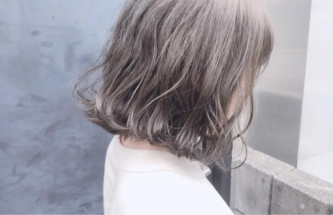 ミディアム カラー ヘアアレンジ グレージュ 透明感カラー× レイヤーカット✨高梨のヘアスタイル