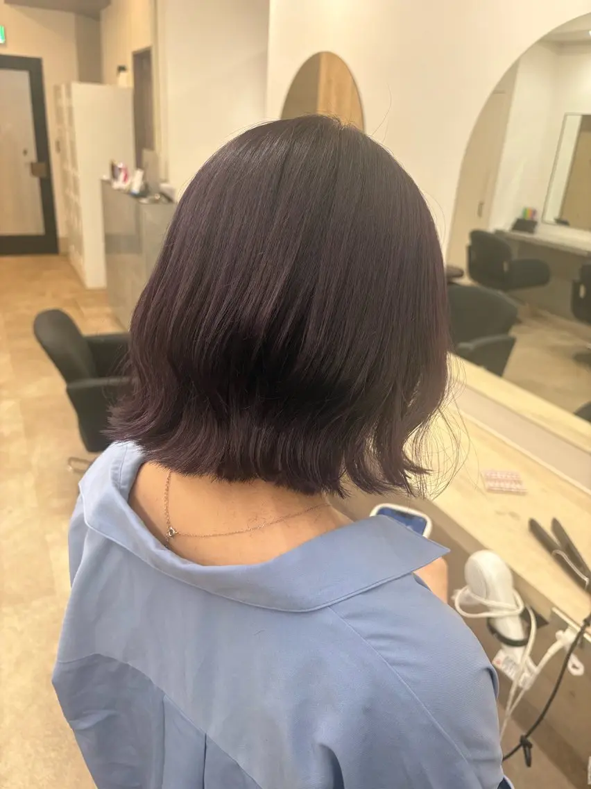 ショート パープルカラー 🐬レイヤー /透明感/あいか🫧のヘアスタイル