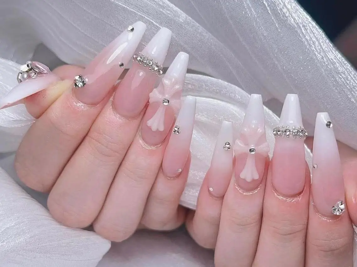 ロング カラー グラデーションカラー 韓国風ヘア ハンドネイル Bling Salonのネイルデザイン