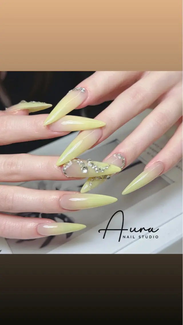 ネイル グラデーション キラキラネイル 韓国ネイル ロングネイル スカルプネイル ハンドネイル Aura Nail Studioのネイルデザイン