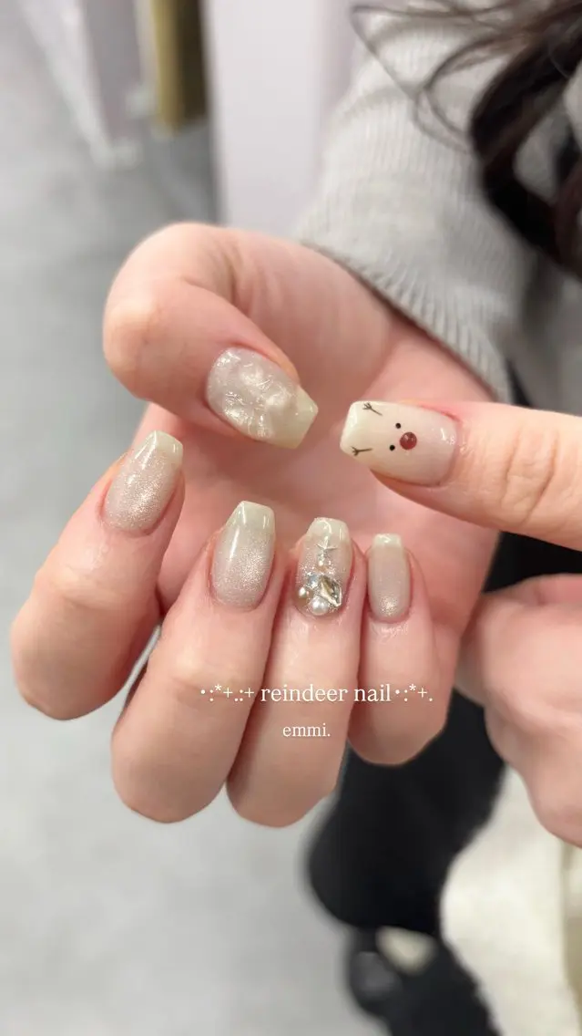 ネイル チークネイル フレンチネイル ガーリー 氷ネイル・うるうるネイル キラキラネイル emmi nailのネイルデザイン