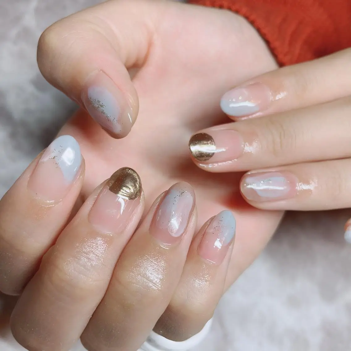 ネイル ブルー ニュアンスネイル ホワイト Nail salon Ariettyのネイルデザイン