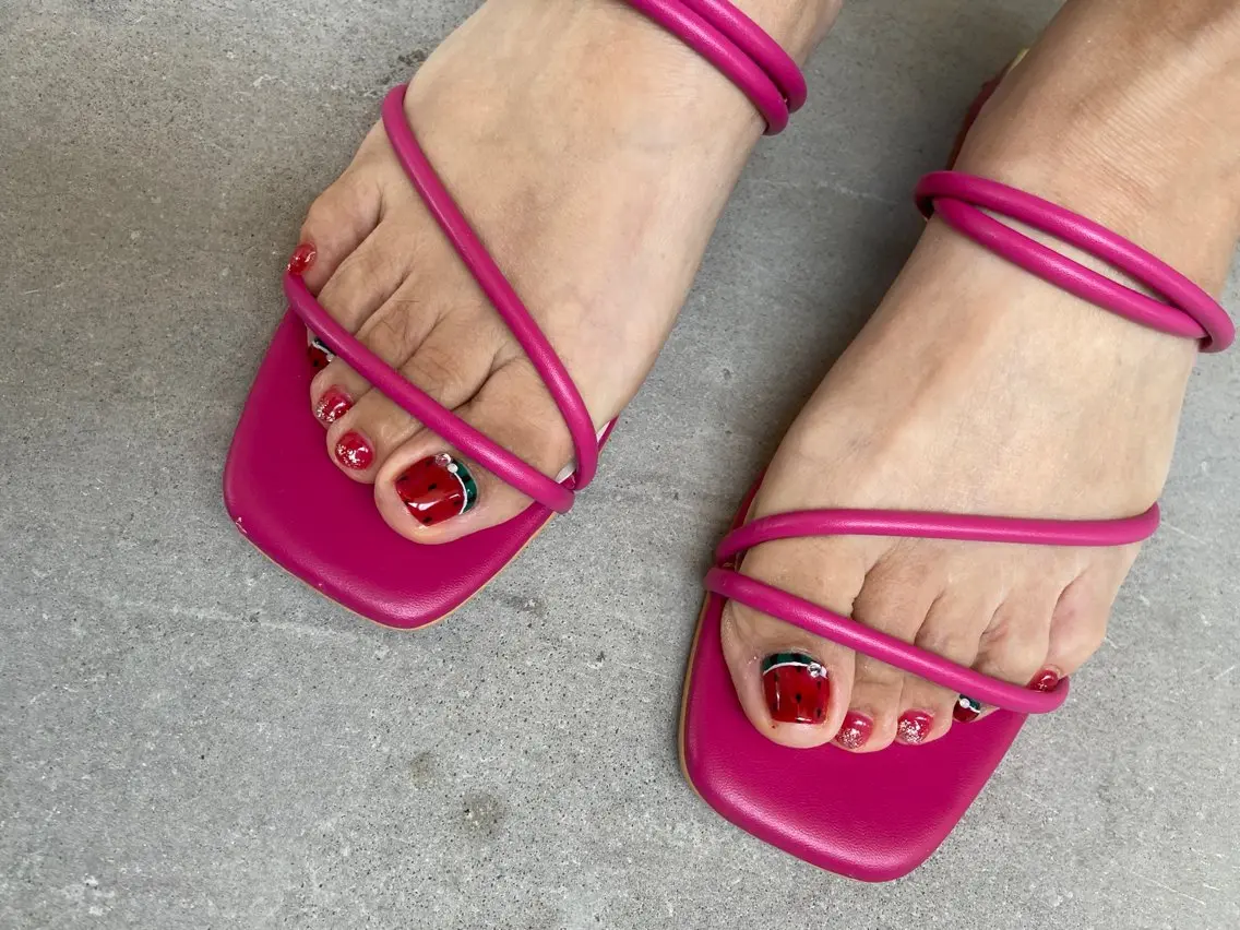 ネイル フットネイル lulucharis nailのネイルデザイン