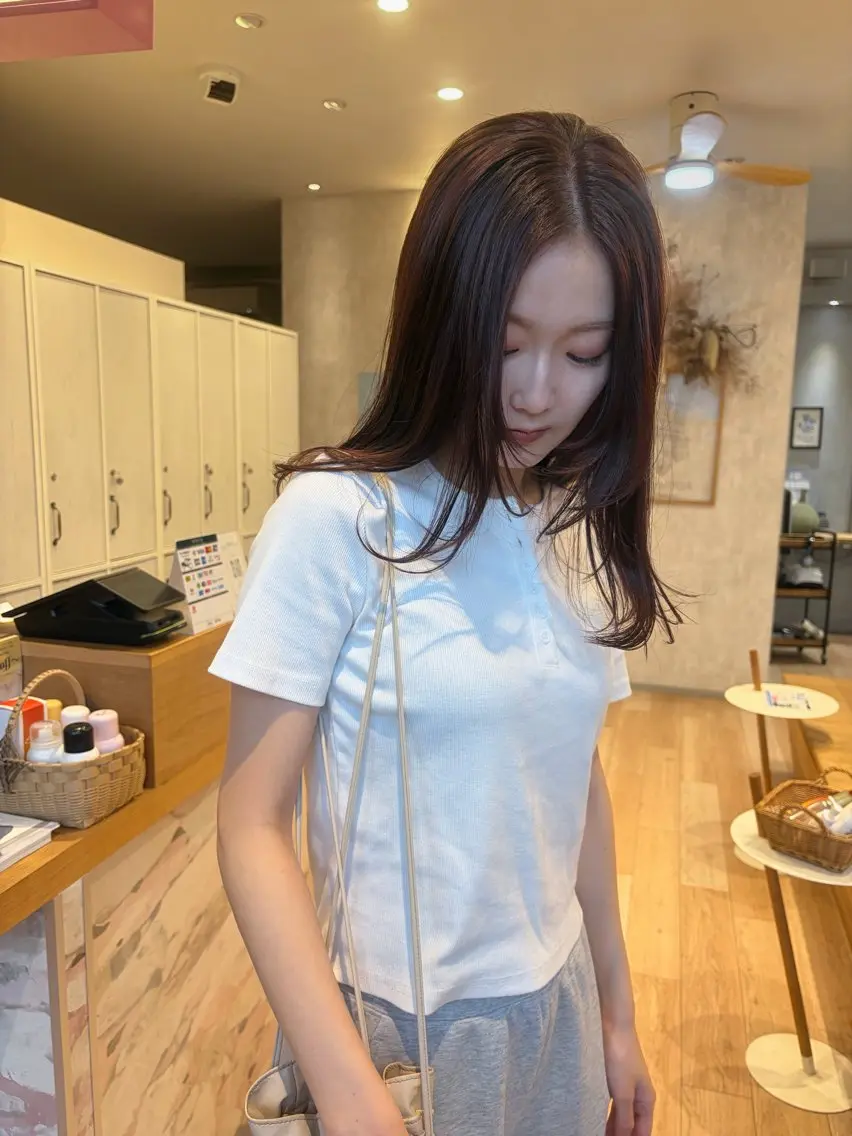 セミロング 比嘉 千咲のヘアスタイル