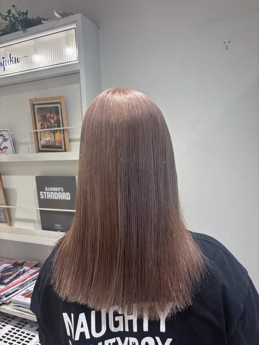 ミディアム カラー ブリーチ グレージュ カット ヘアカラー トリートメント 新宿/ 新井彩斗のヘアスタイル