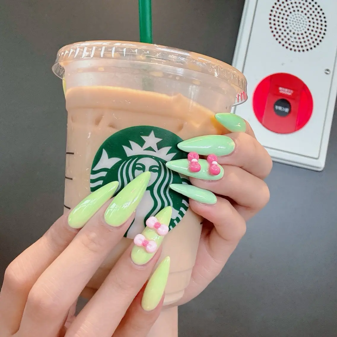 ネイル ジェルネイル 韓国ネイル マグネットネイル ネイルチップ 冬ネイル Lenie Nail Salonのネイルデザイン