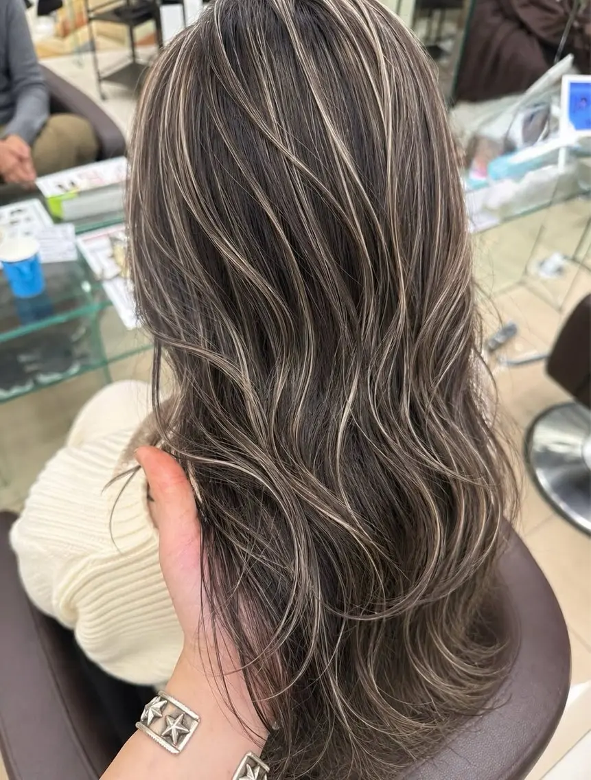 ロング カラー ヘアカラー 菅野谷 琉那のヘアスタイル
