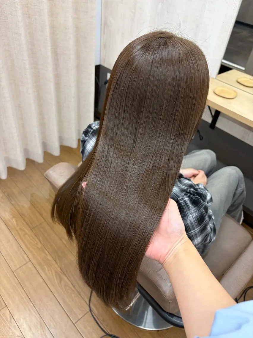 ロング カット ヘアカラー トリートメント 岡野 綾のヘアスタイル