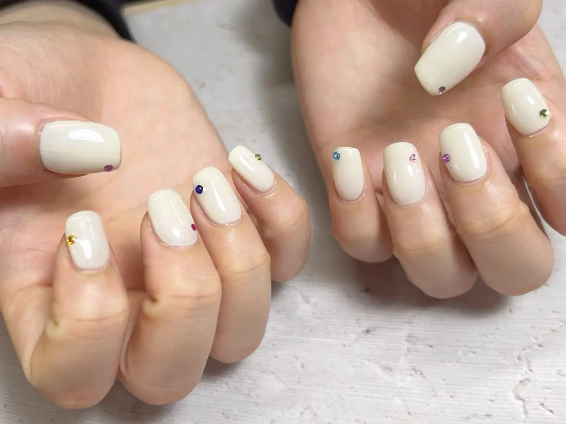 ♡ワンカラーネイル+ストーン10個♡(オフなし)の写真