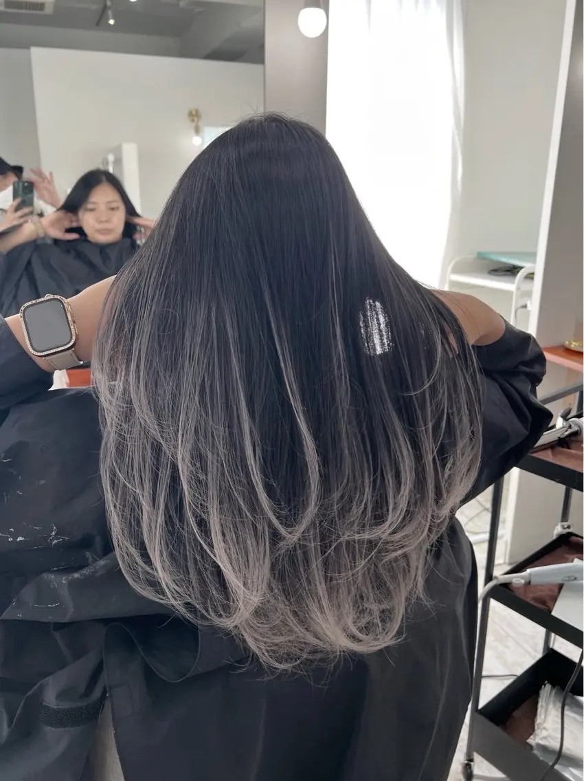 ロング カラー バレイヤージュ シルバー ホワイトシルバー レイヤーカット 指名数No.1 /NAOYAのヘアスタイル