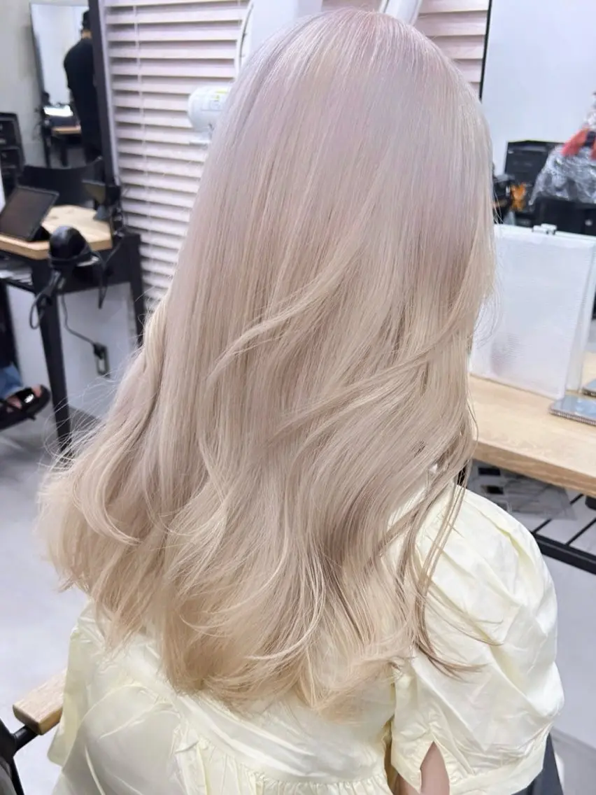 ロング カラー ブロンド ホワイトブロンド カット ヘアカラー トリートメント 🧸艶々韓国ヘア 🧁mizunaのヘアスタイル