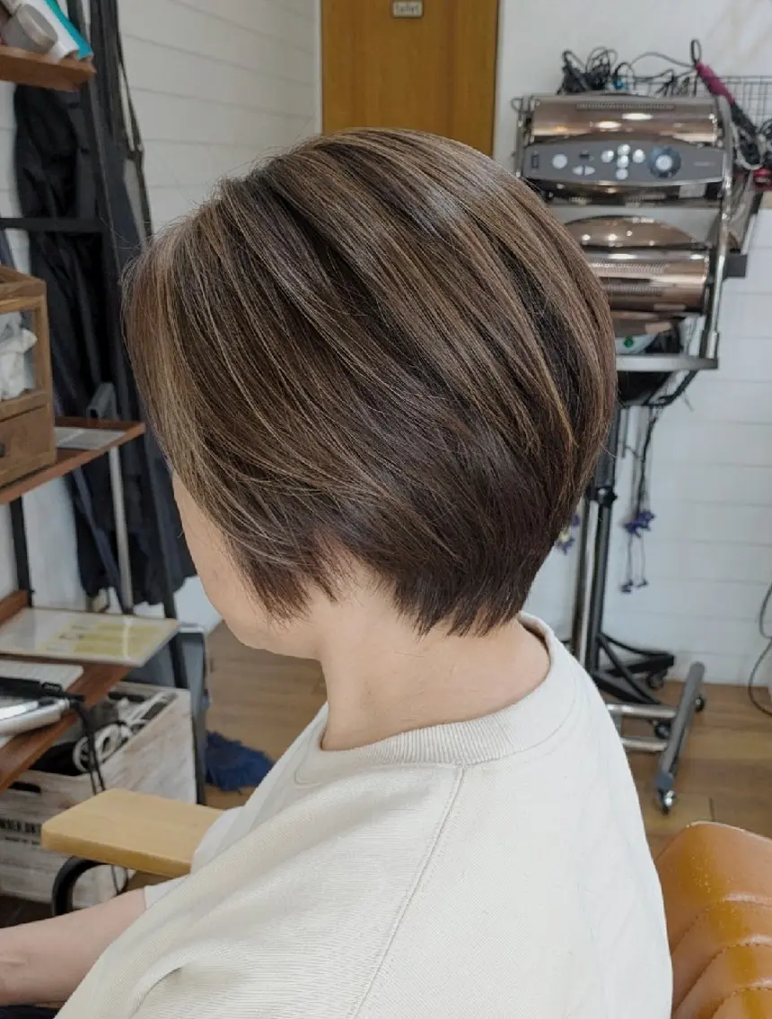 【白髪ぼかし/モニター価格】表面、顔周りナチュラルハイライト+カット ¥17800→14500の写真