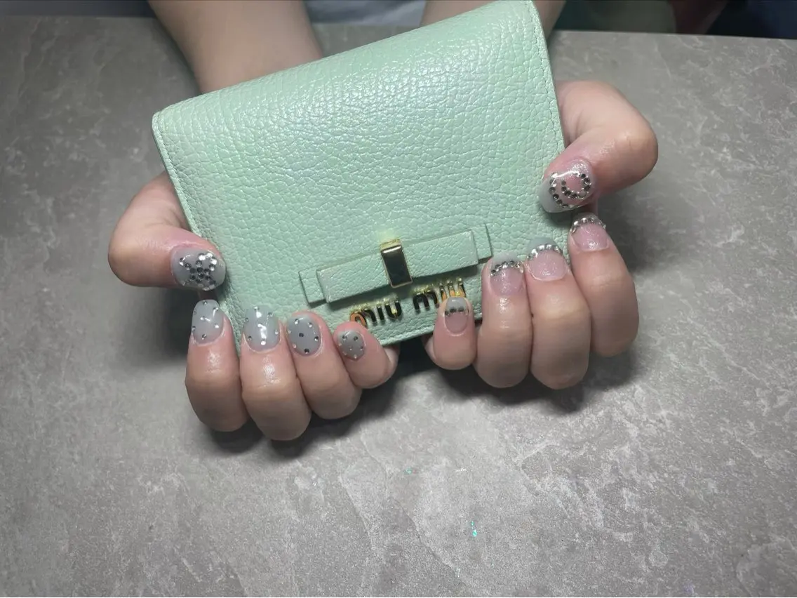ネイル LAVISH 大和店 emi・:*+のネイルデザイン