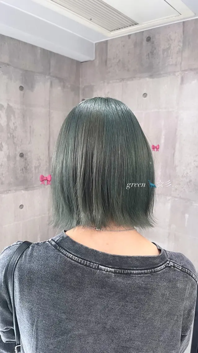 ショート カラー ハイトーン/ゆるふわ 🧚𖥔ׁTOMO♡のヘアスタイル