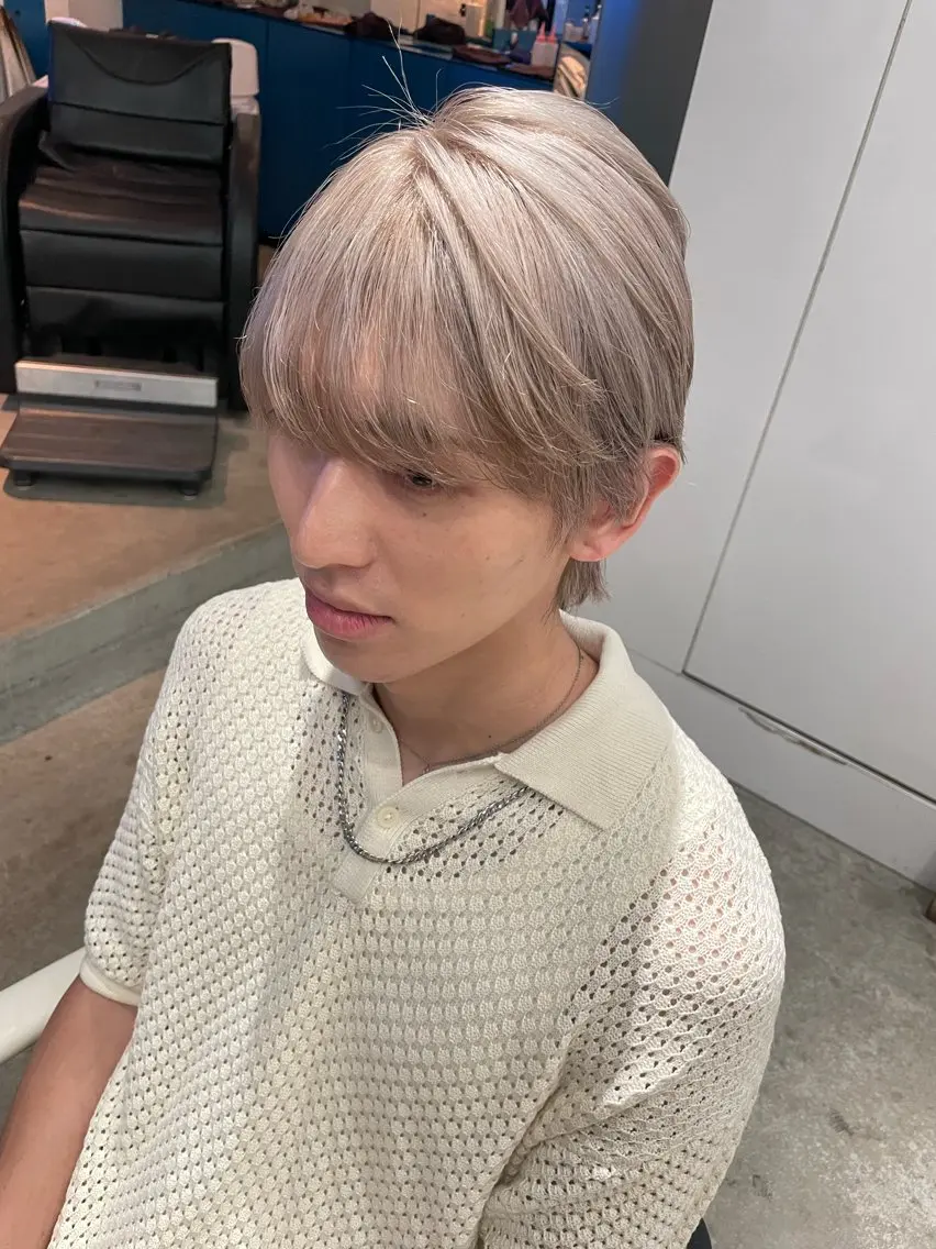 ショート カラー メンズ メンズブリーチ メンズハイトーン ベージュカラー ブリーチ ハイトーンカラー ヘアカラー トリートメント スパイラルパーマ 🌐hina⭐️のヘアスタイル