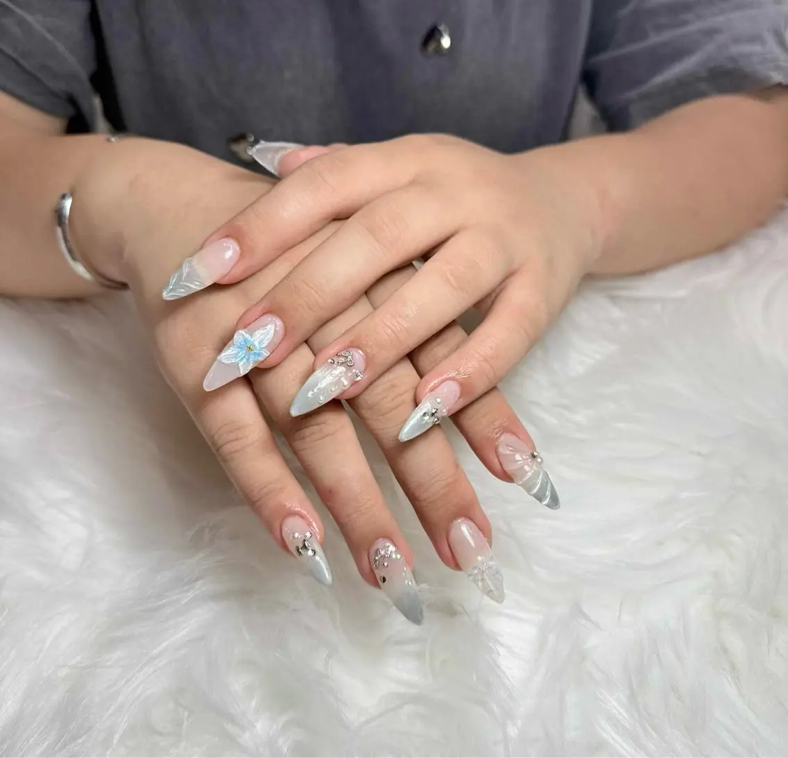 ネイル オーロラネイル チークネイル フットネイル フレンチネイル ジェルネイル ハンドネイル Nichi Nailsのネイルデザイン