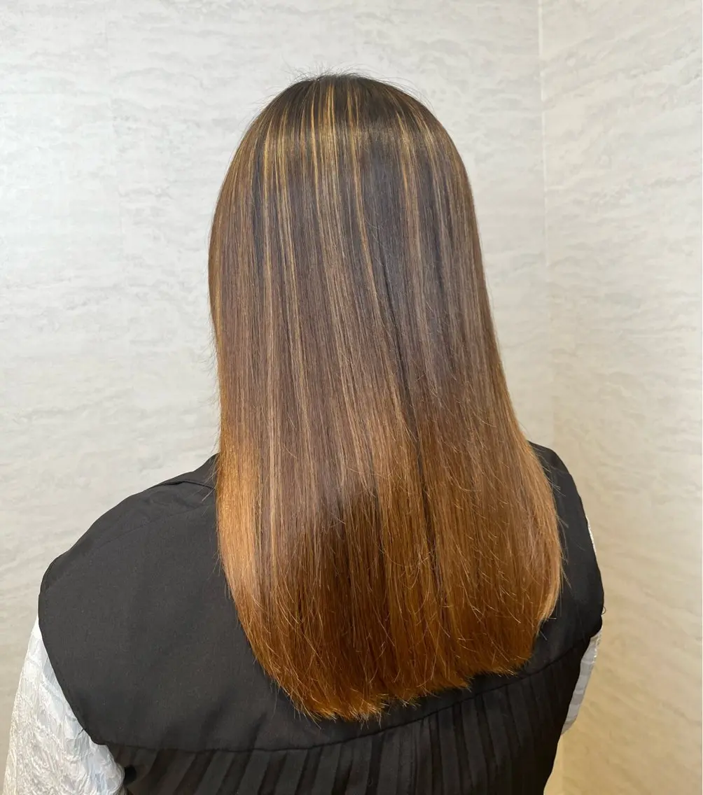 セミロング カラー ハシ モトのヘアスタイル