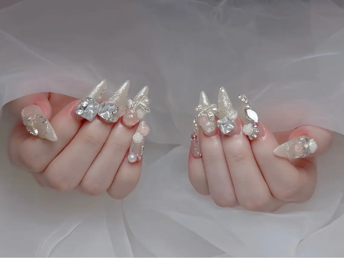 ネイル アートネイル チークネイル ジェルネイル ロングネイル マグネットネイル ハンドネイル Rin Nail 新大久保店のネイルデザイン