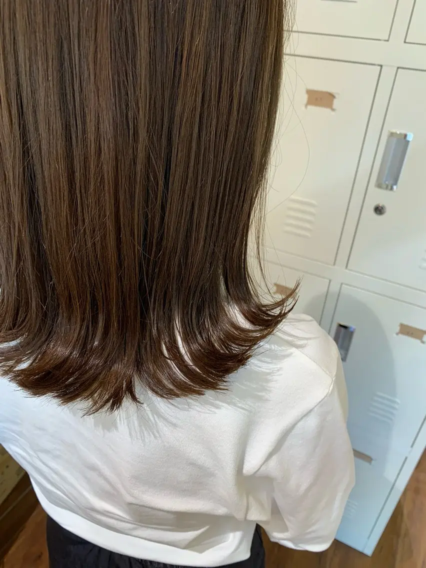 セミロング カラー 戸丸 絵夢のヘアスタイル