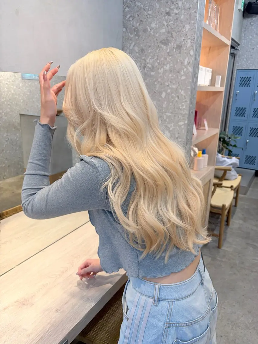 ロング カラー ヘアカラー トリートメント 愛されハイトーン ミルクティー職人ﾐﾜのヘアスタイル