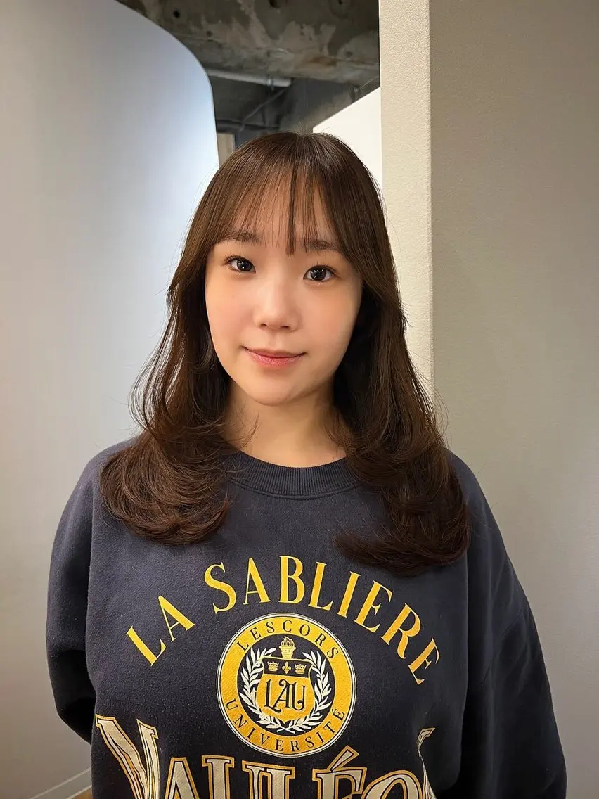 ミディアム カラー カット ヘアカラー トリートメント 足立 七彩のヘアスタイル