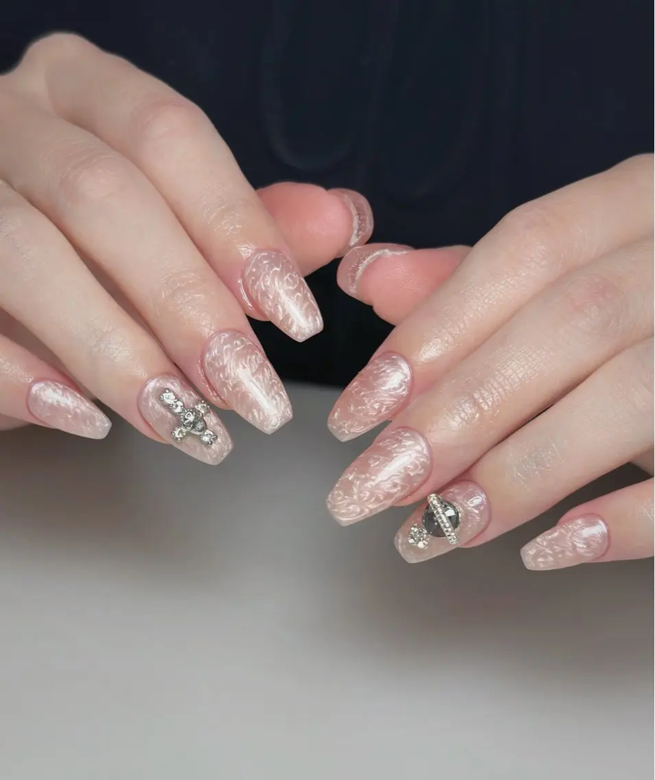 ネイル オーロラネイル 長さ出し フットネイル 韓国ネイル ラメ(グリッター) ハンドネイル 👍thumbs up nail👍のネイルデザイン