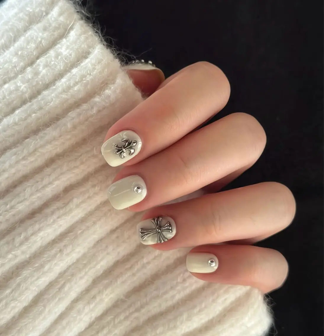 ネイル オーロラネイル フラワーネイル フットネイル フレンチネイル ジェルネイル ハンドネイル BabyYouMi nailのネイルデザイン
