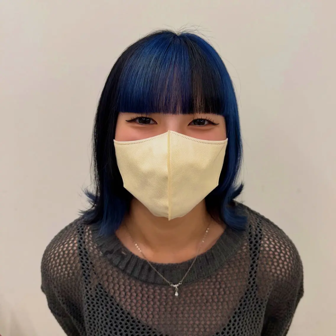ミディアム カラー 黒髪 ブルーカラー 透明感カラー デザインカラー 韓国風ヘア カット ヘアカラー トリートメント EARTH菊名店👾 ひらのすぐるのヘアスタイル
