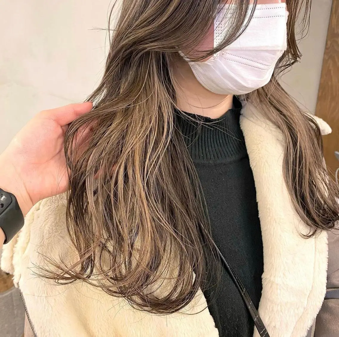 セミロング カラー パーマ ヘアアレンジ メンズ キッズ ネイル マツエク・マツパ アイブロウ ホワイト カット ヘアカラー 前川 朋香のヘアスタイル