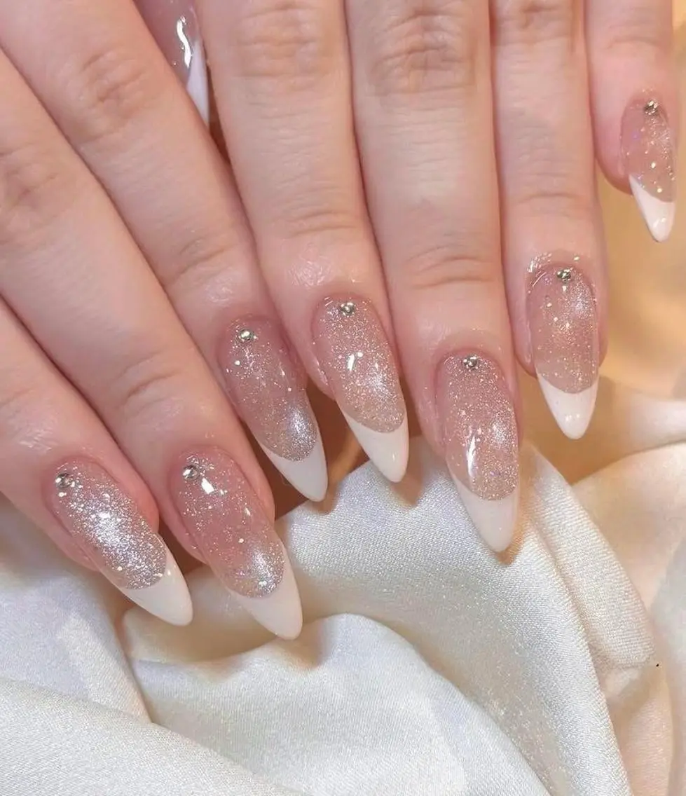 ネイル チークネイル フレンチネイル グラデーション キラキラネイル 韓国ネイル ハンドネイル Minette nailHuongのネイルデザイン