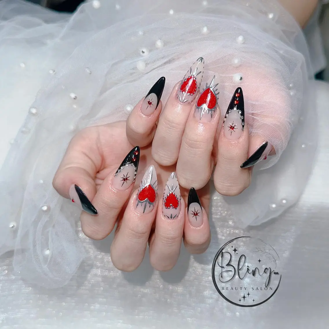 ロング カラー グラデーションカラー 韓国風ヘア ハンドネイル Bling Salonのネイルデザイン