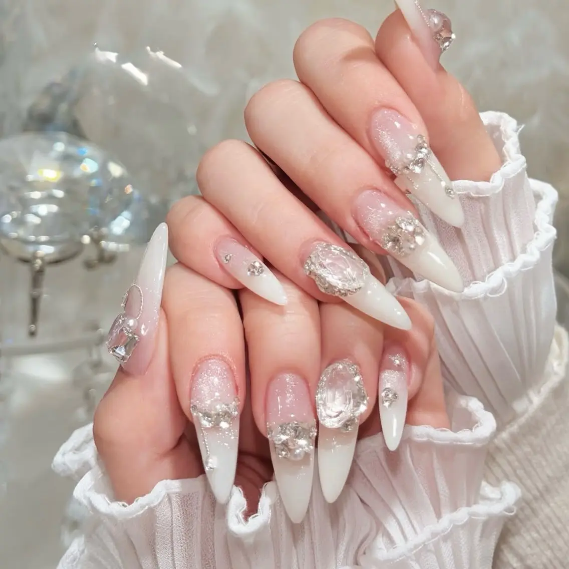 ネイル チークネイル ドット フットネイル フレンチネイル グラデーション ハンドネイル ハンドケア Nihonthy Nail 新宿のネイルデザイン