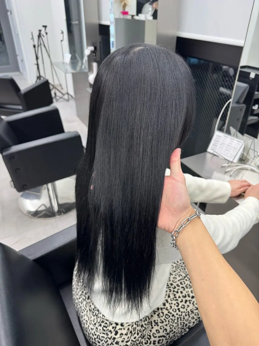 ロング カラー 黒髪 ブリーチ ブルーカラー ブルーブラック ブリーチなしカラー ヘアカラー エクステ ベージュ/エクステ /職人/KENTAのヘアスタイル