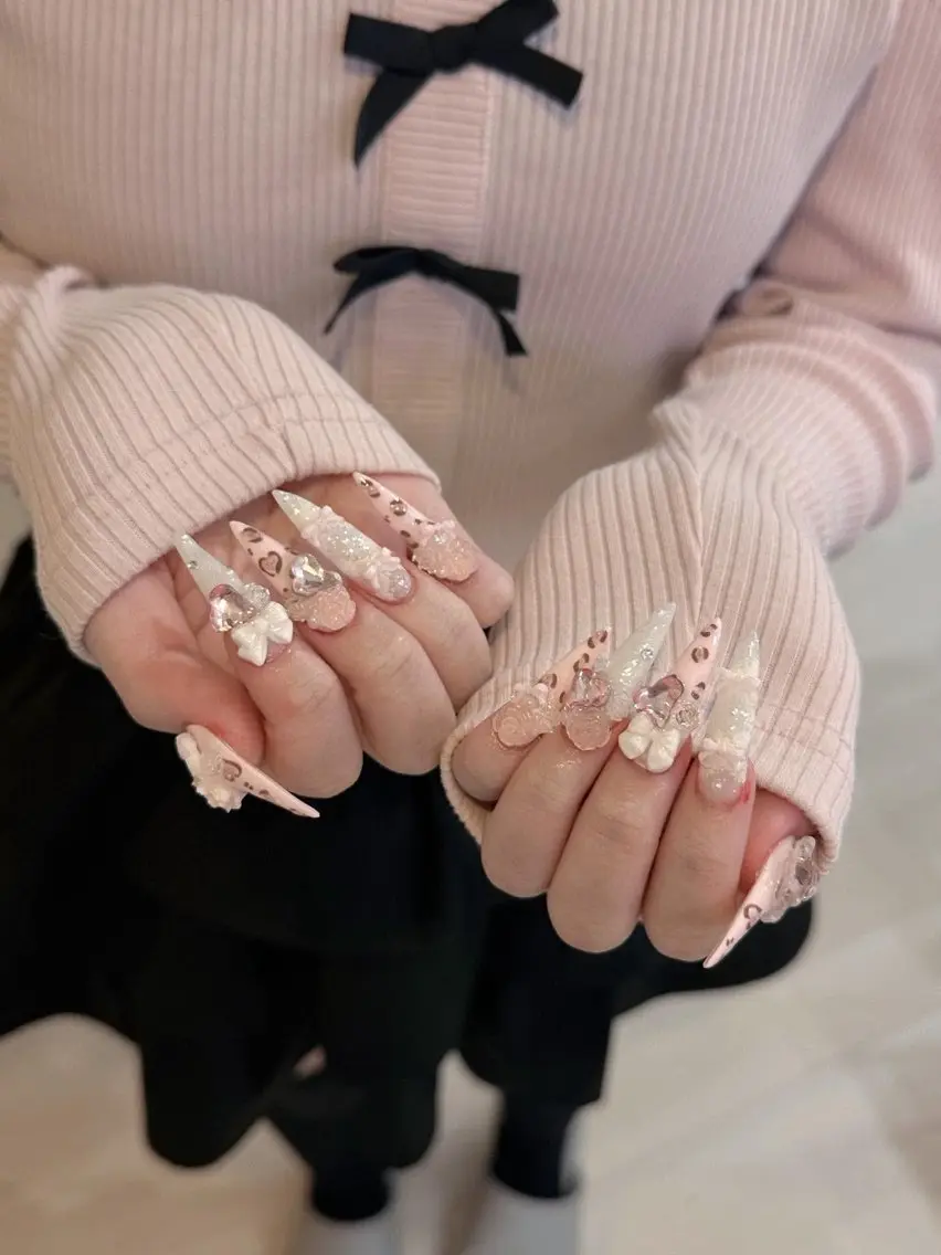 ネイル チークネイル ドット フットネイル フレンチネイル グラデーション ハンドネイル ハンドケア Nihonthy Nail 新宿のネイルデザイン