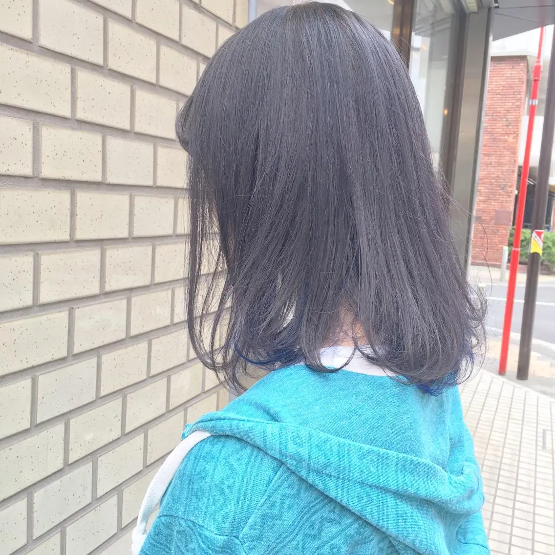 ミディアム カラー パーマ ヘアアレンジ ブルーカラー ハイトーン特化🤍 浦住のヘアスタイル