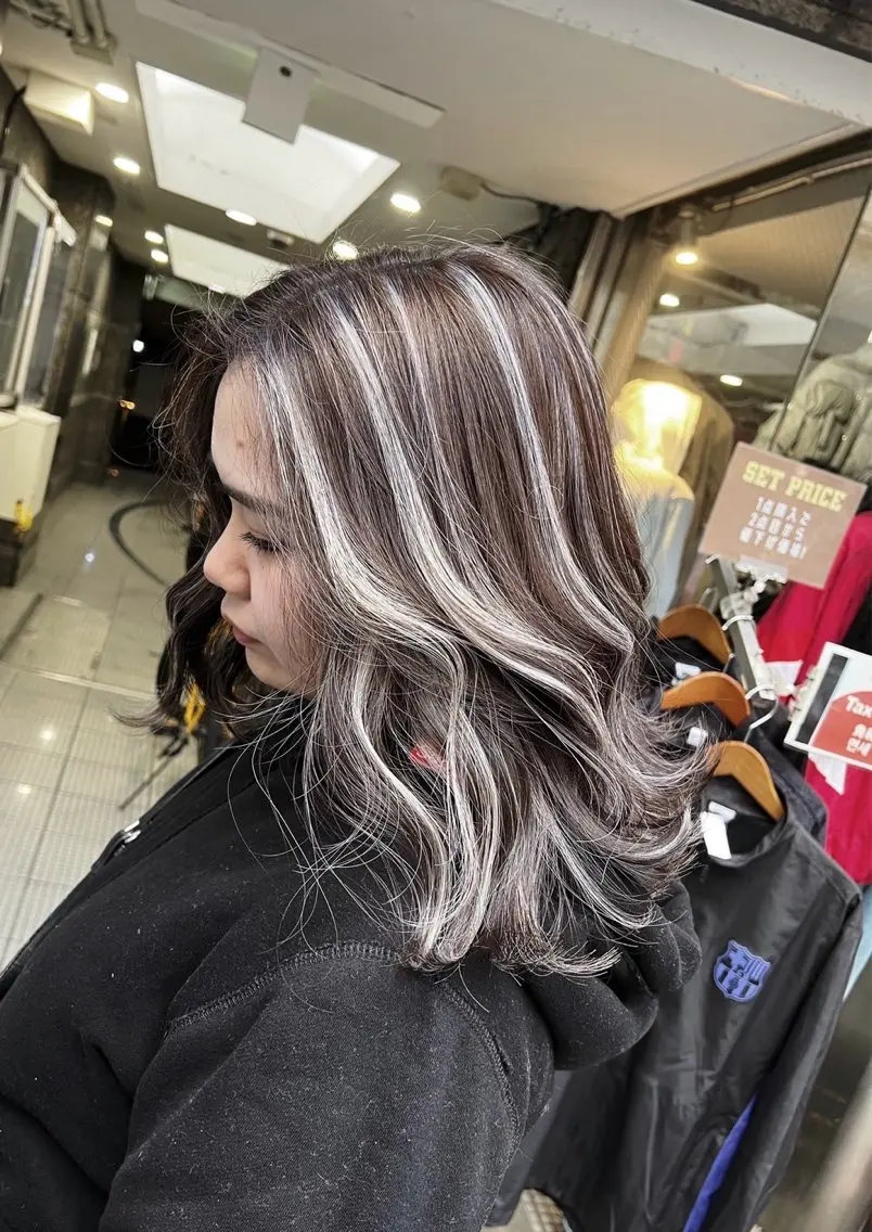 ミディアム カラー ダークグレー ダークグレージュ グレージュ ハイライトカラー ハイライト カット ヘアカラー トリートメント 指名数No.1 /NAOYAのヘアスタイル